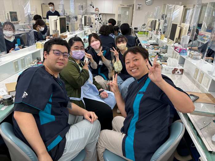 新東京齒科技工士學校與中臺科大牙技系學生上課交流